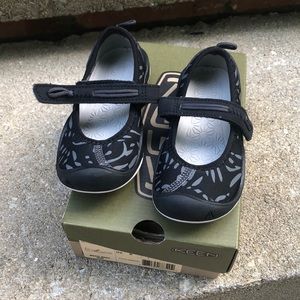 Toddler girls keen Mary Janes NIB